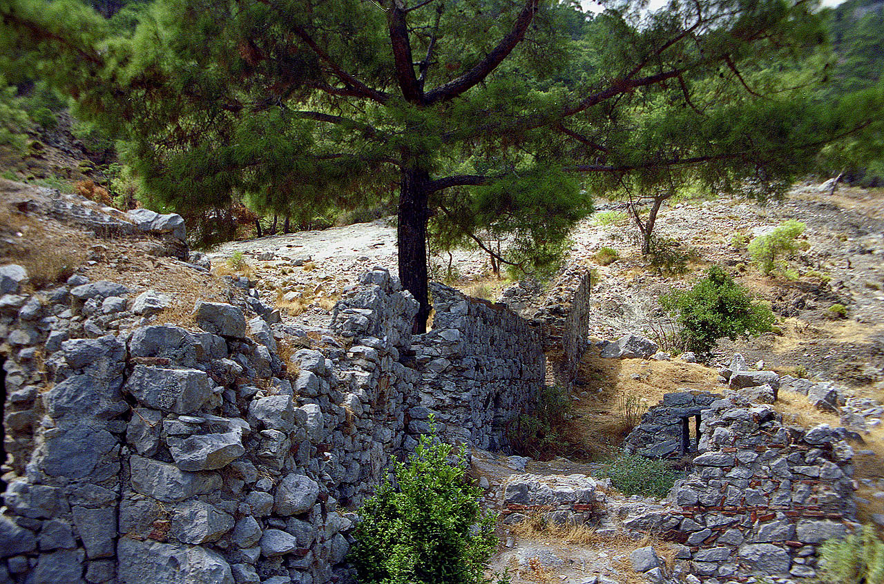 29.08.1995 | Kirche | byzantin. Kirchenruine und unteres Flammenfeld