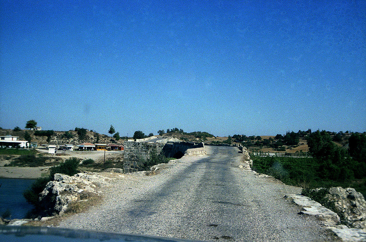 30.07.1990 | Eurymedon Brücke | Strasse über antike Brücke