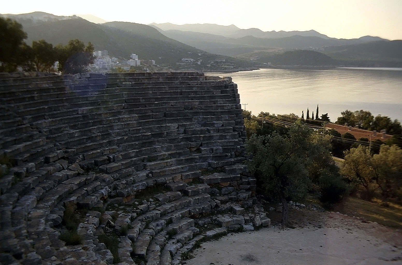 22.04.1993 | Theater | Sitzreihen vor Kas und der Bucht