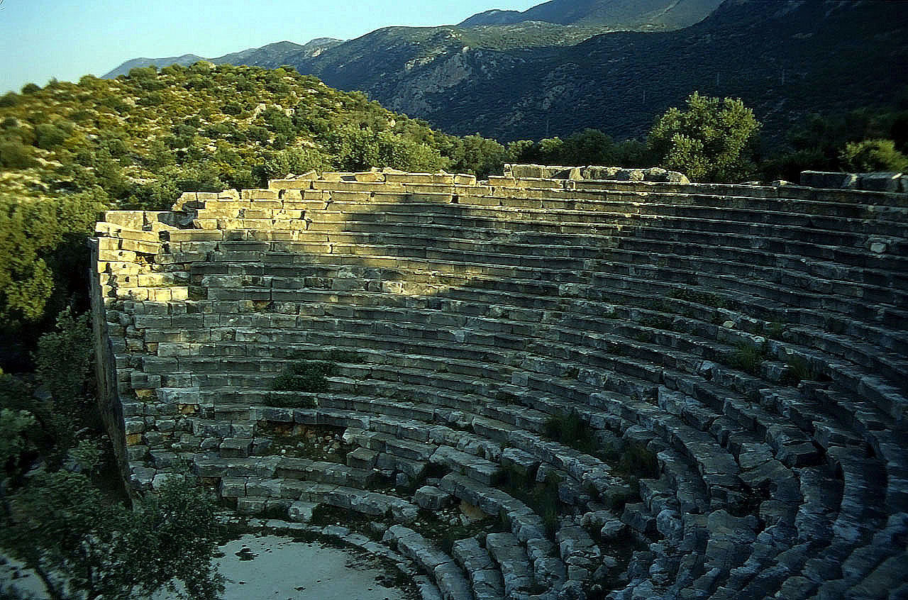 22.04.1993 | Theater   | Sitzreihen im ersten Licht