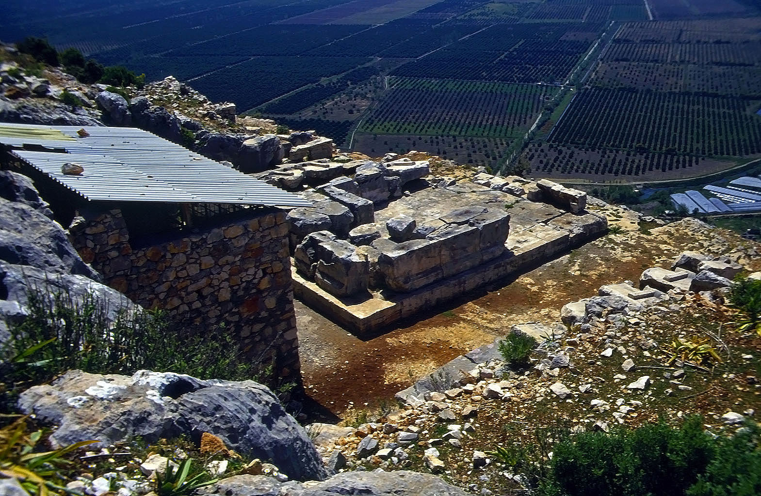 20.04.1993 | Heroon | Perikles - Heroon über Plantagen