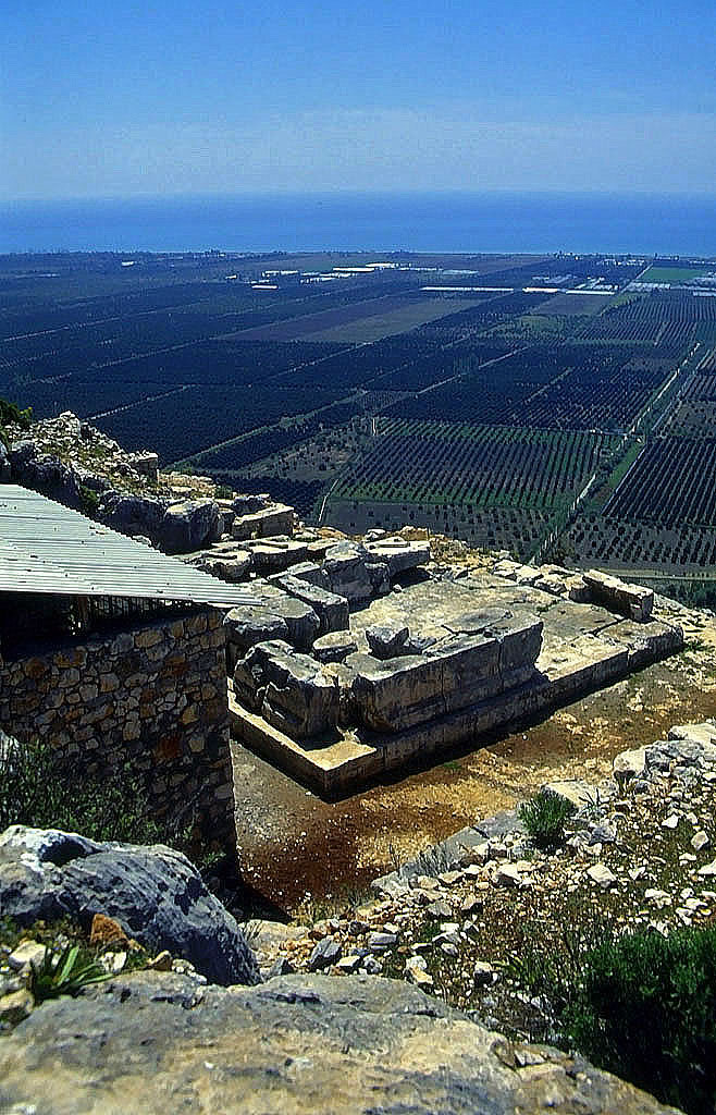 20.04.1993 | Heroon | Perikles - Heroon über Plantagen