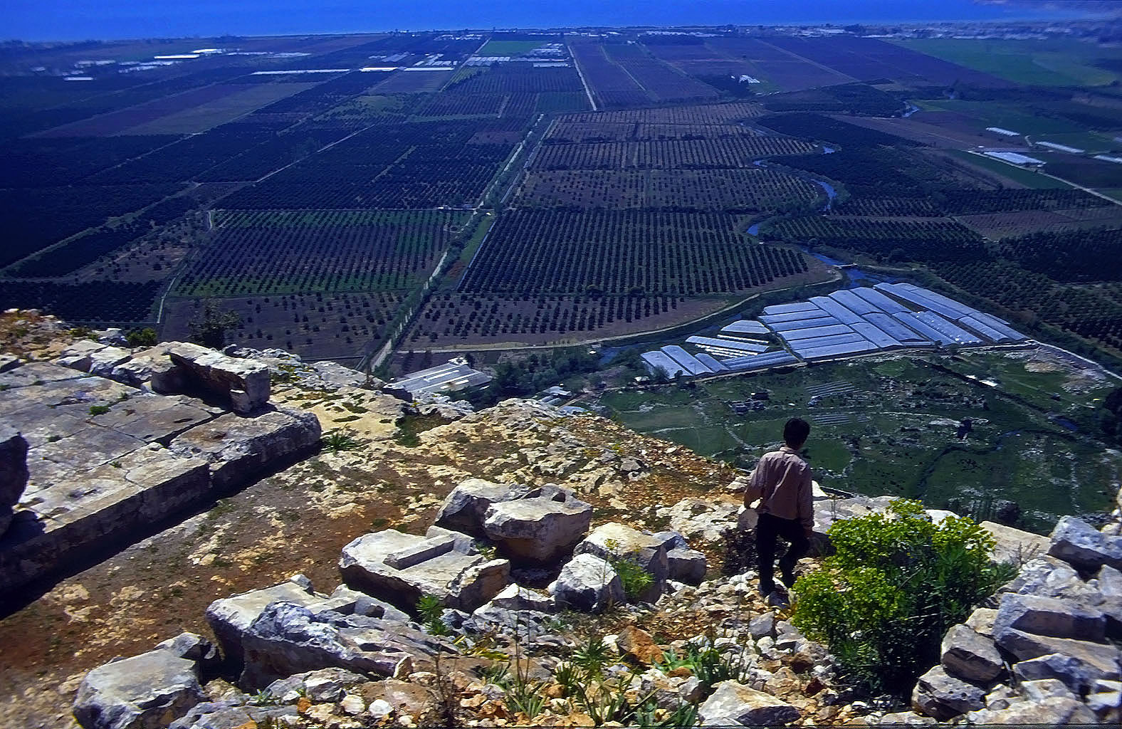 20.04.1993 | Heroon | Perikles - Heroon über Stadtgebiet und Plantagen