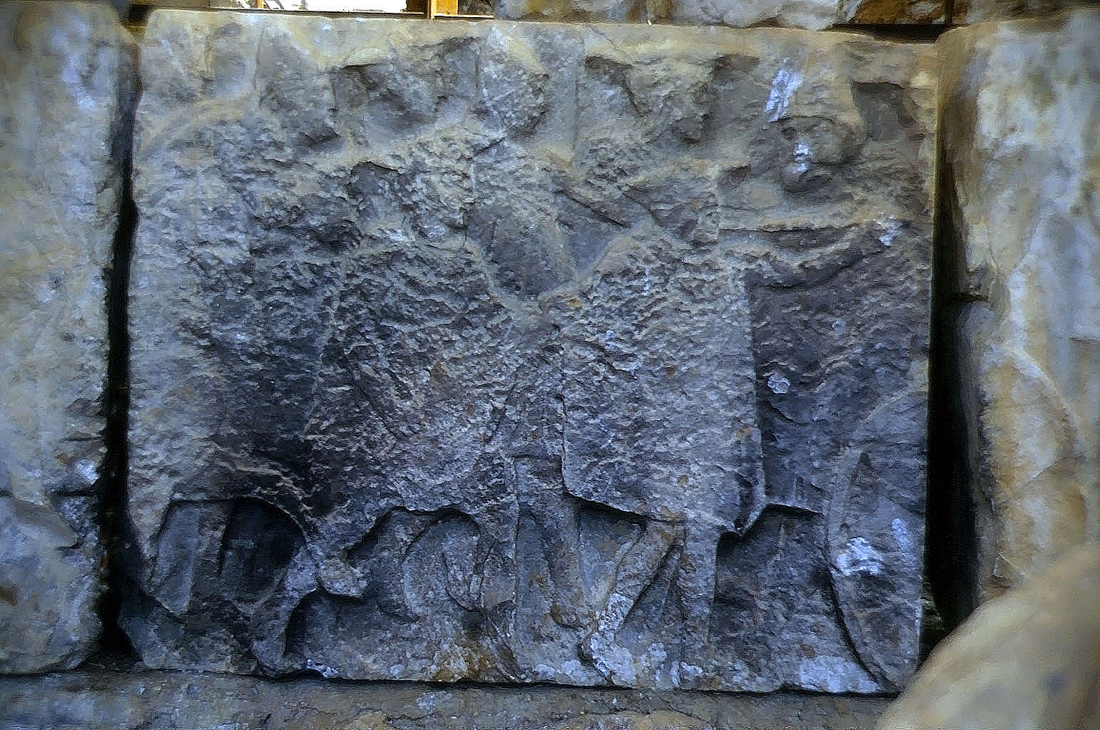 20.04.1993 | Heroon | Friesplatte mit Phalangiten