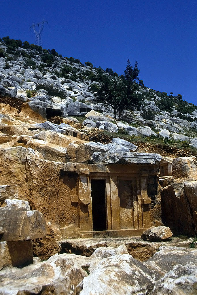 20.04.1993 | Nekropole V | Hausgrab im felsigen Hang