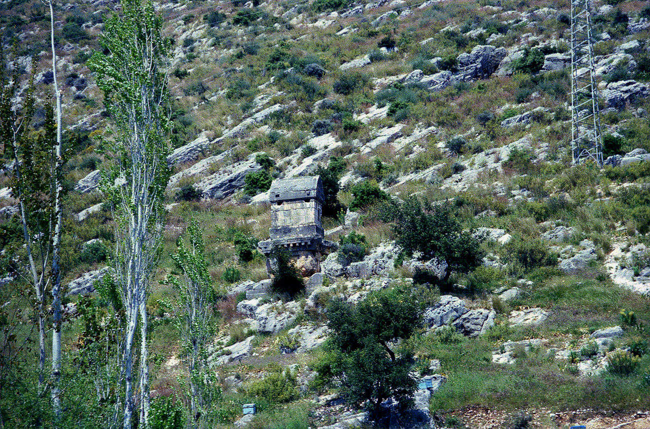 27.04.1995 | Limyra | Hyposorionsarkophag des Xntabura im Felshang