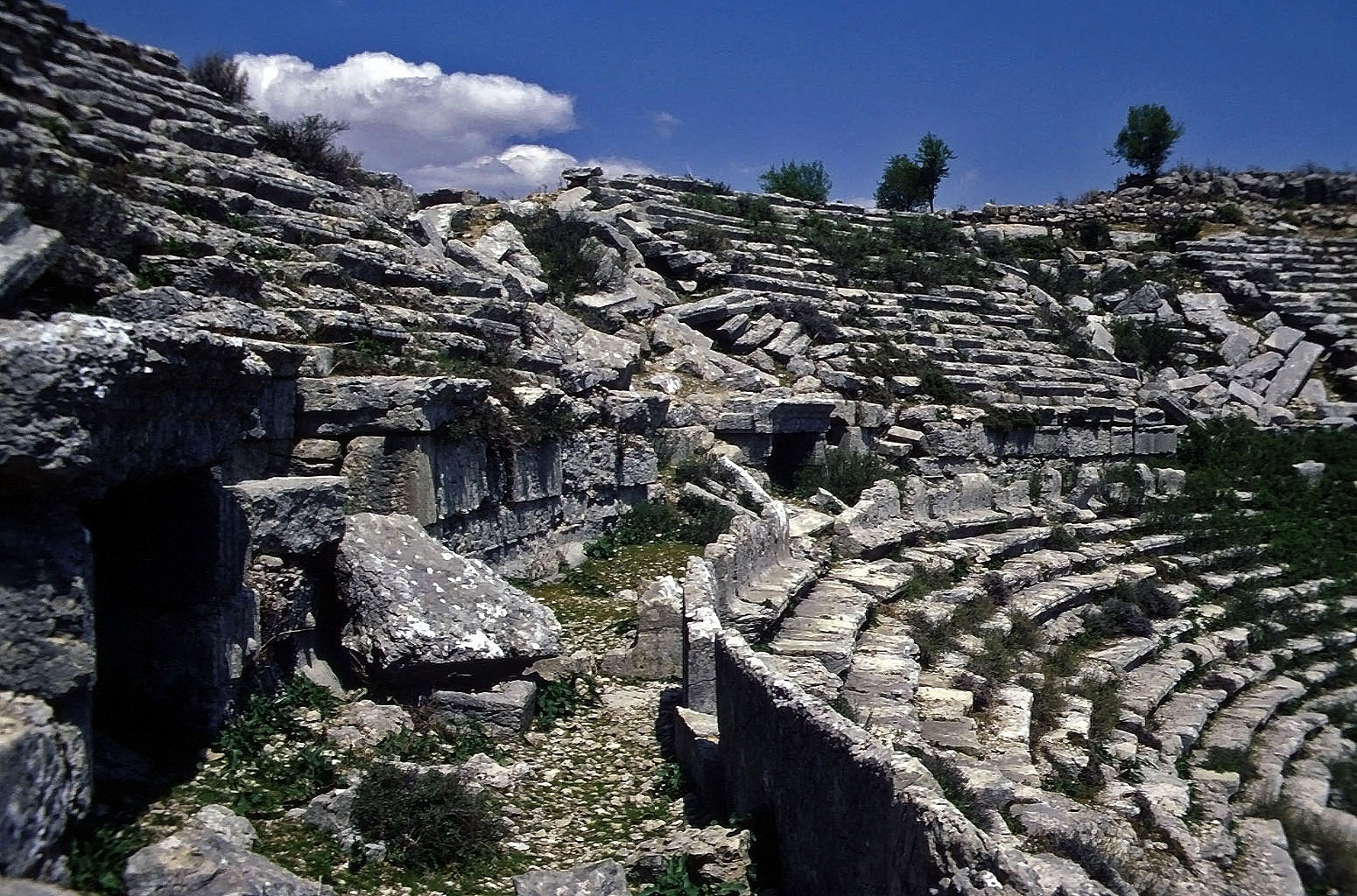 28.04.1993 | Theater   | Diazoma in den Sitzreihen