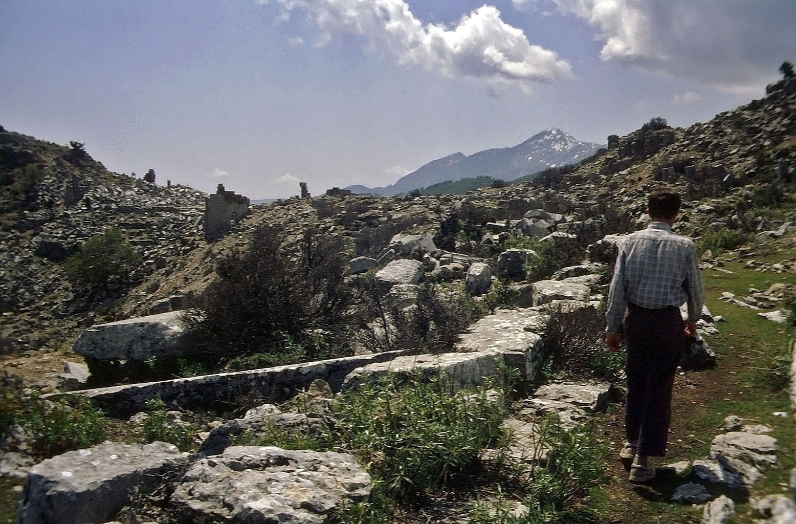 28.04.1993 | Kolonnadenstrasse   | Kolonnadenstrasse und antike Felsblöcke
