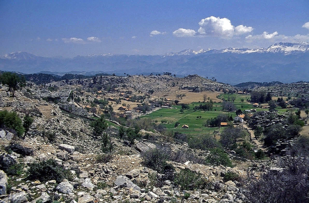 28.04.1993 | Kolonnadenstrasse   | Stadtmauer, Ostnekropole und untere Agora vor Taurus