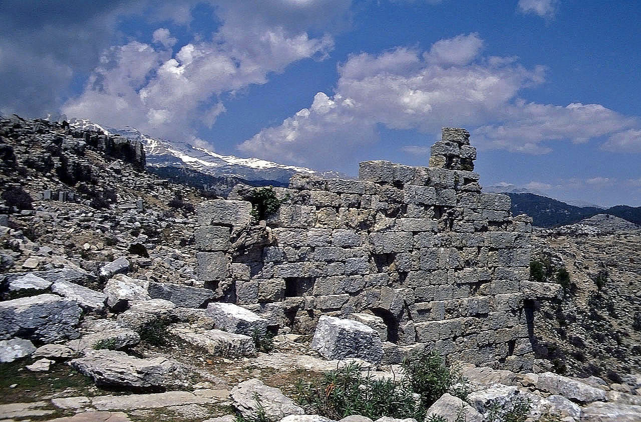 28.04.1993 | Nymphäum | Mauerwerk des Nymphäums vor dem Taurus