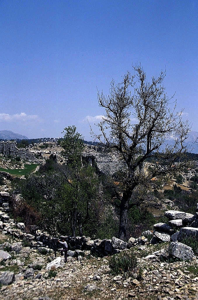 28.04.1993 | obere Agora | Stadtmauerreste und Theater