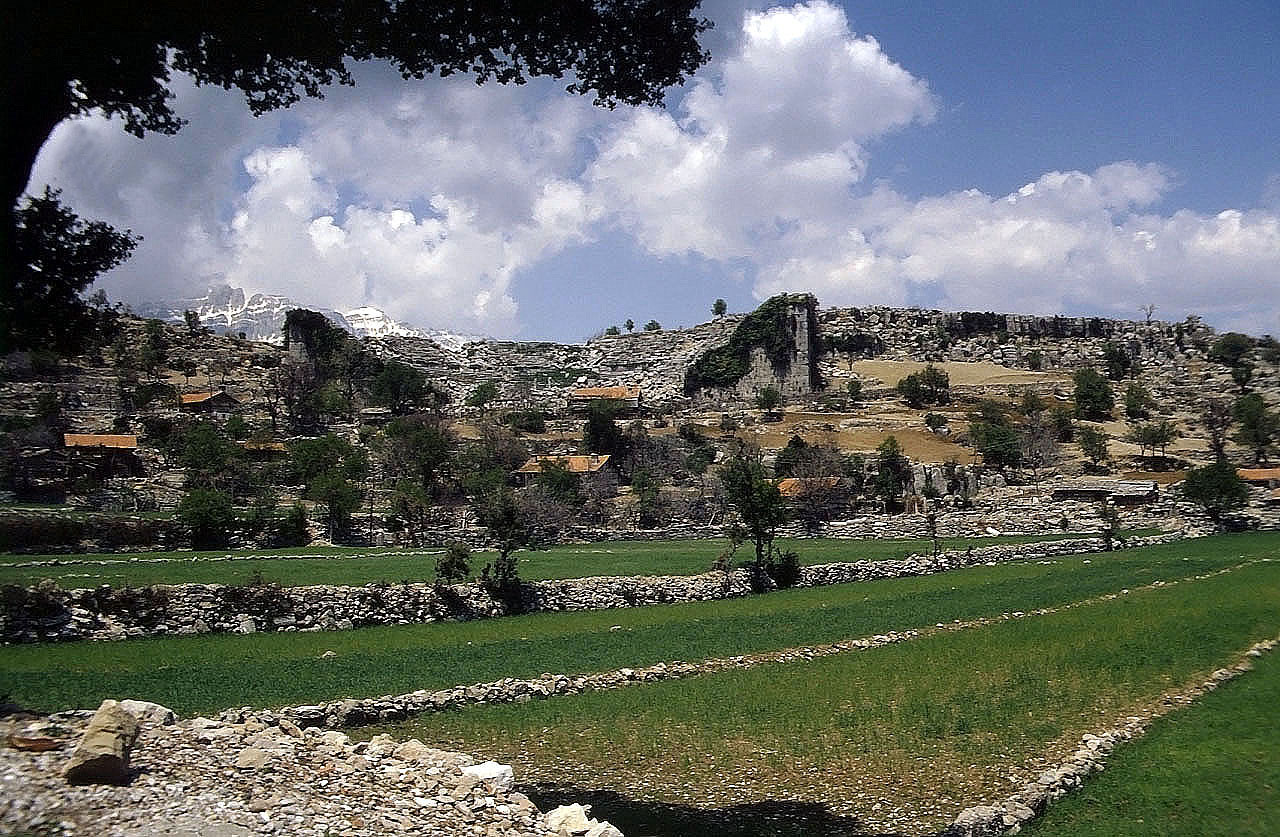 28.04.1993 | vor Selge  | Terrassenfelder vor dem Theater