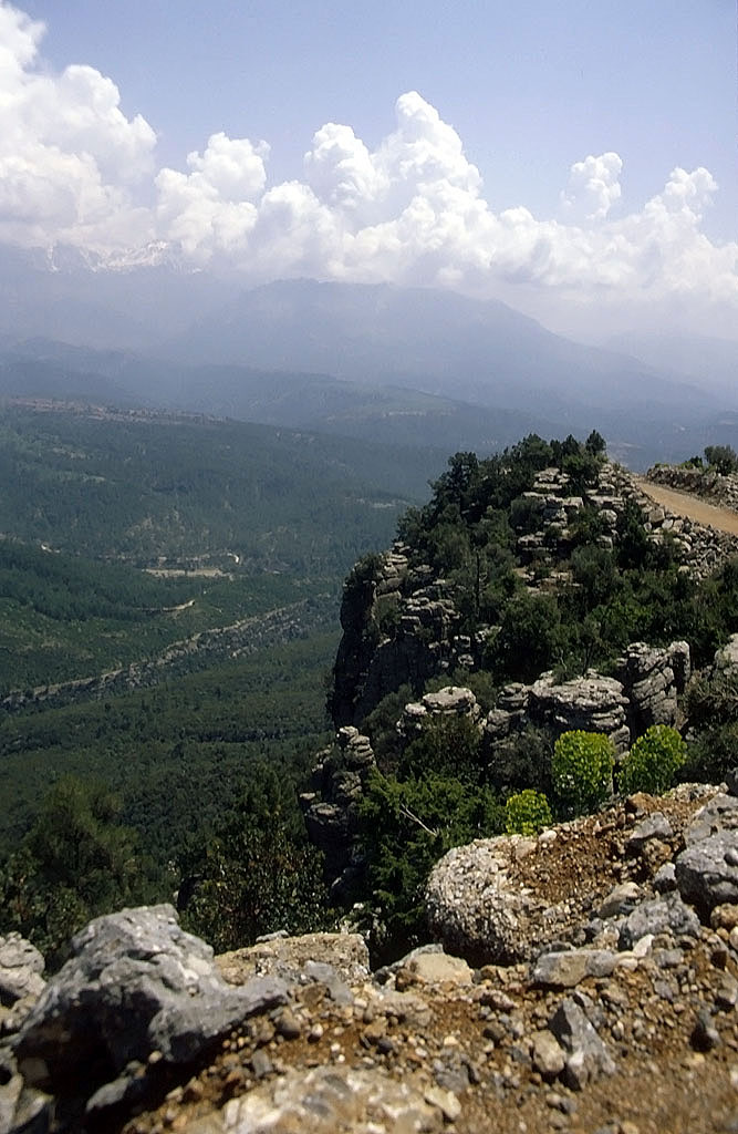 28.04.1993 | vor Selge  | wunderliche Felsformationen hoch überm Tal