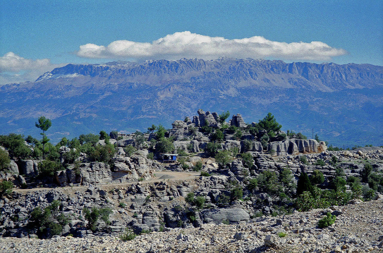08.11.1994 | vor Selge  | wunderliche Felsformationen vor Taurus Bergen